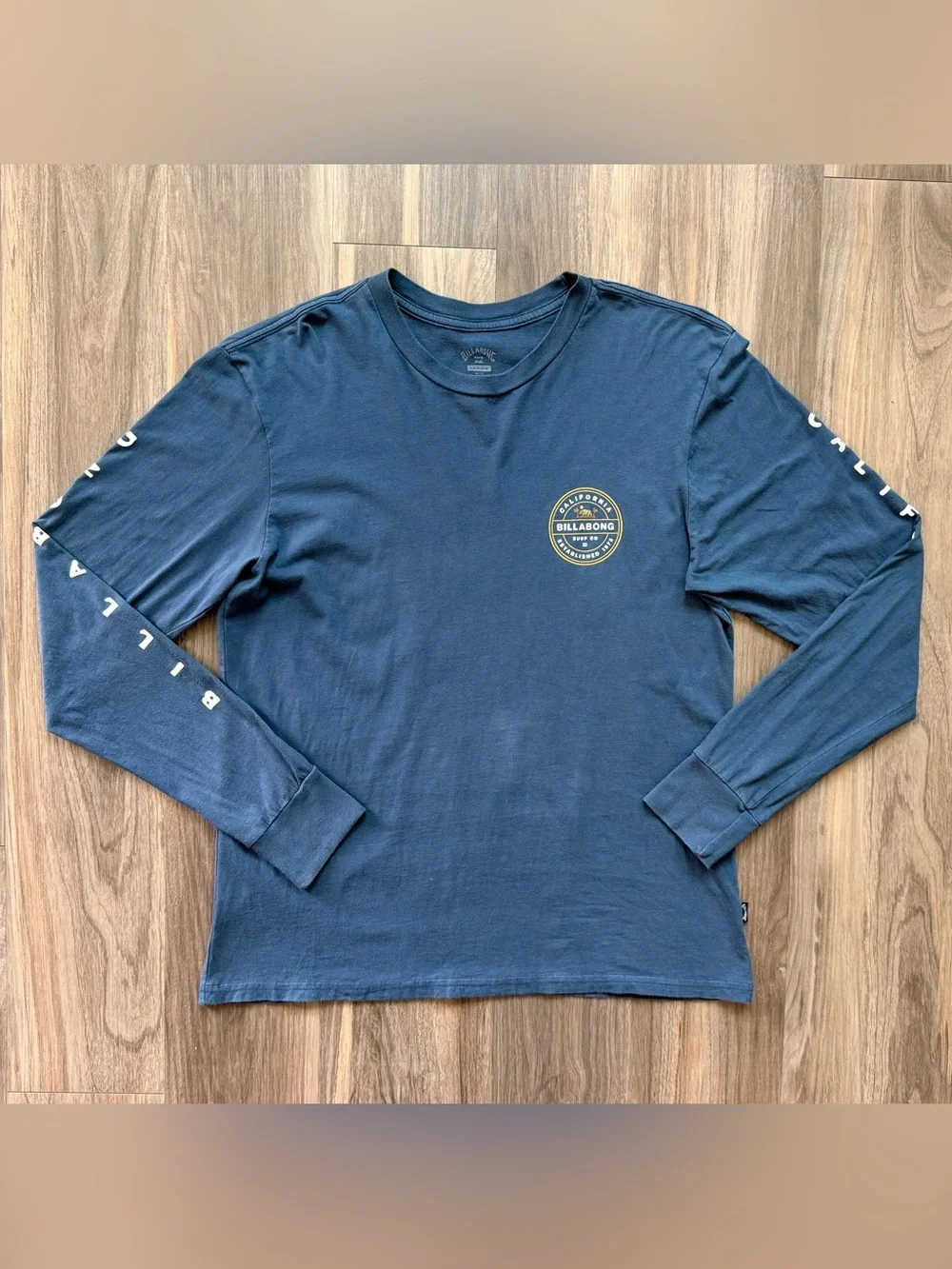 Billabong Navy Blue Long-Sleeve T-Shirt Size M